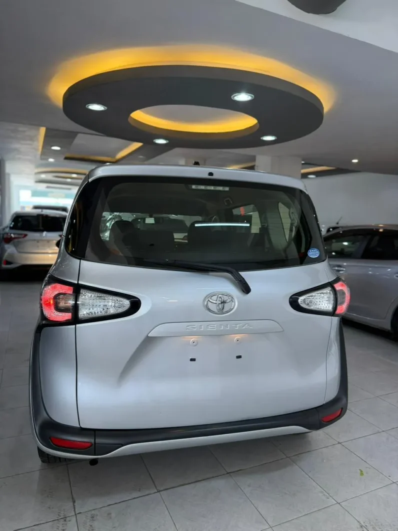 
								Toyota Sienta 2018 Non-Hybrid full									