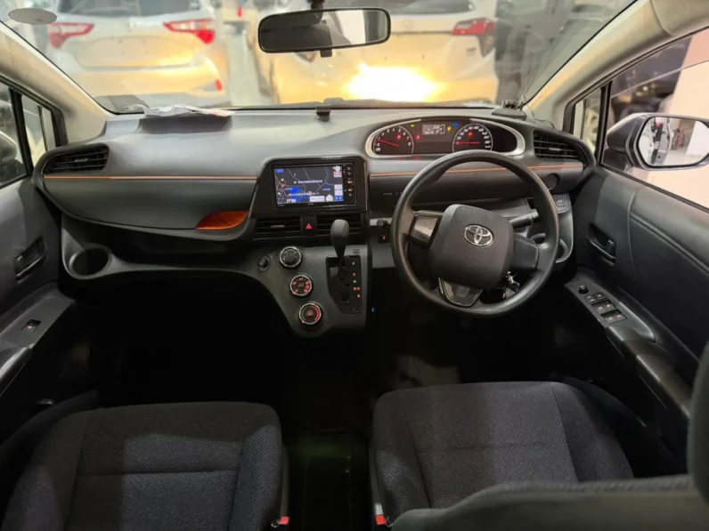 
								Toyota Sienta 2018 Non-Hybrid full									