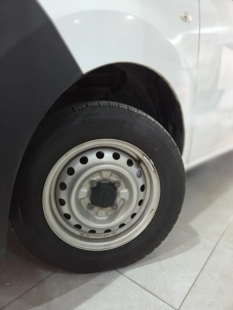 
								Nissan Vanette NV200 2018 full									