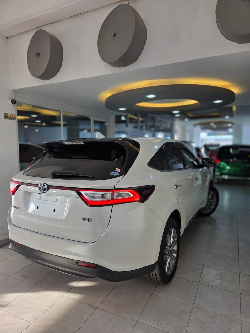 
								Toyota Harrier Hybrid 2018 4WD Premium Grade full									
