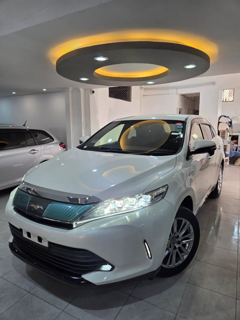 
								Toyota Harrier Hybrid 2018 4WD Premium Grade full									