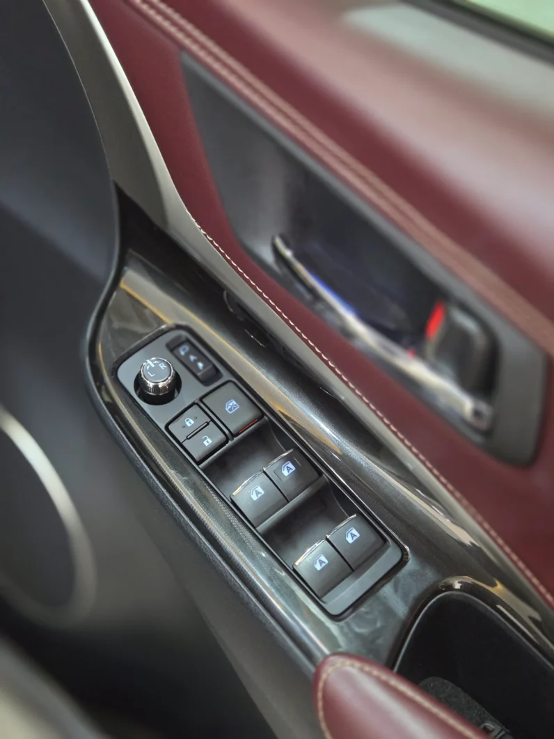 
								Toyota Harrier Hybrid 2018 4WD Premium Grade full									