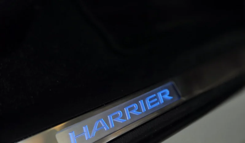 
								Toyota Harrier Hybrid 2018 4WD Premium Grade full									