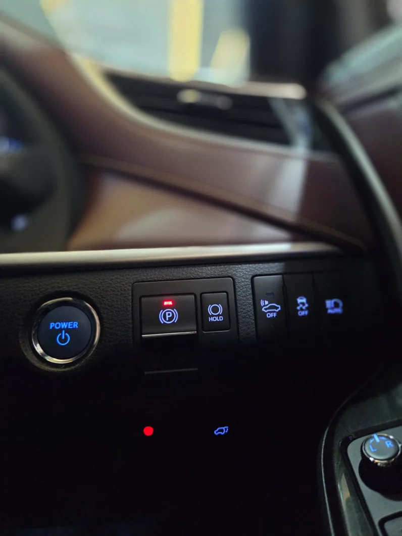 
								Toyota Harrier Hybrid 2018 4WD Premium Grade full									