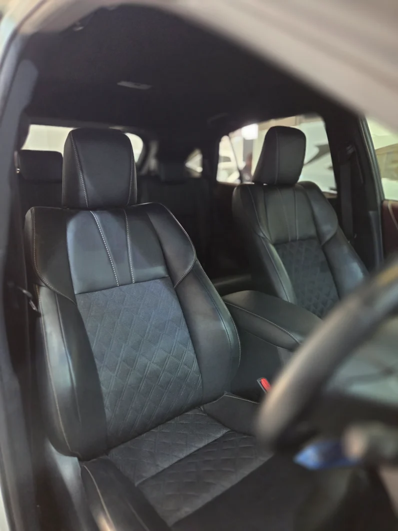 
								Toyota Harrier Hybrid 2018 4WD Premium Grade full									