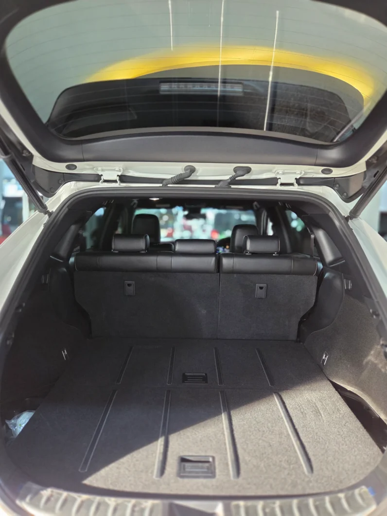 
								Toyota Harrier Hybrid 2018 4WD Premium Grade full									