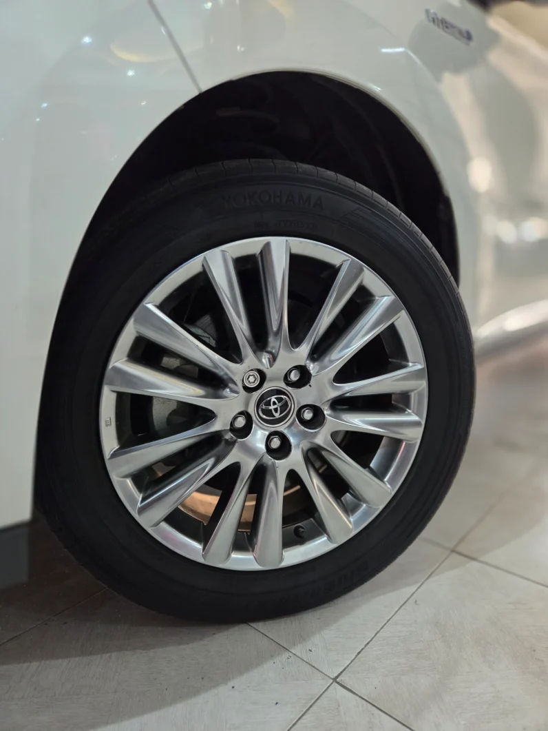 
								Toyota Harrier Hybrid 2018 4WD Premium Grade full									