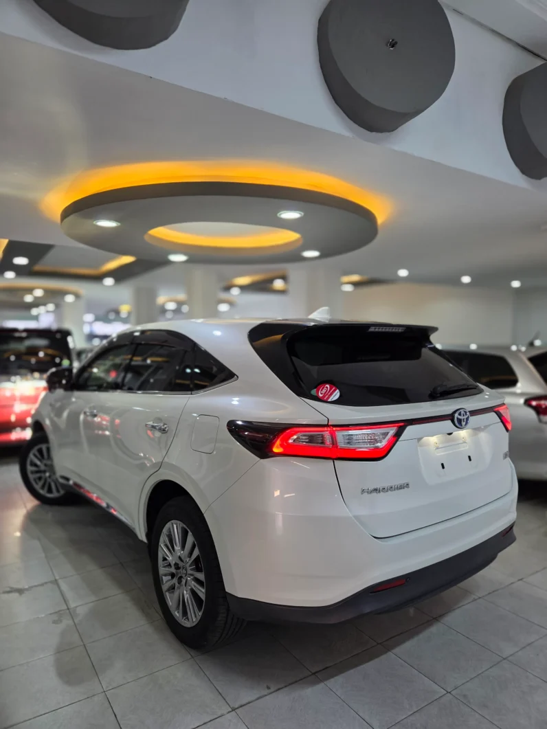 
								Toyota Harrier Hybrid 2018 4WD Premium Grade full									