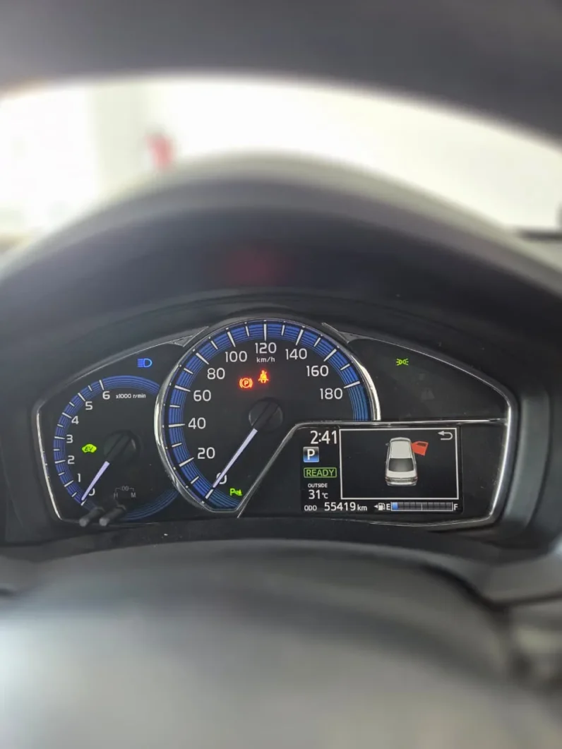 
								Toyota Corolla Axio Hybrid 2019 full									