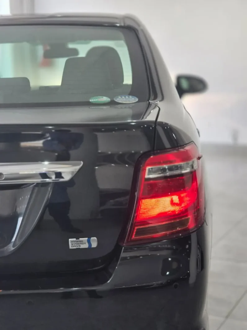 
								Toyota Corolla Axio Hybrid 2019 full									