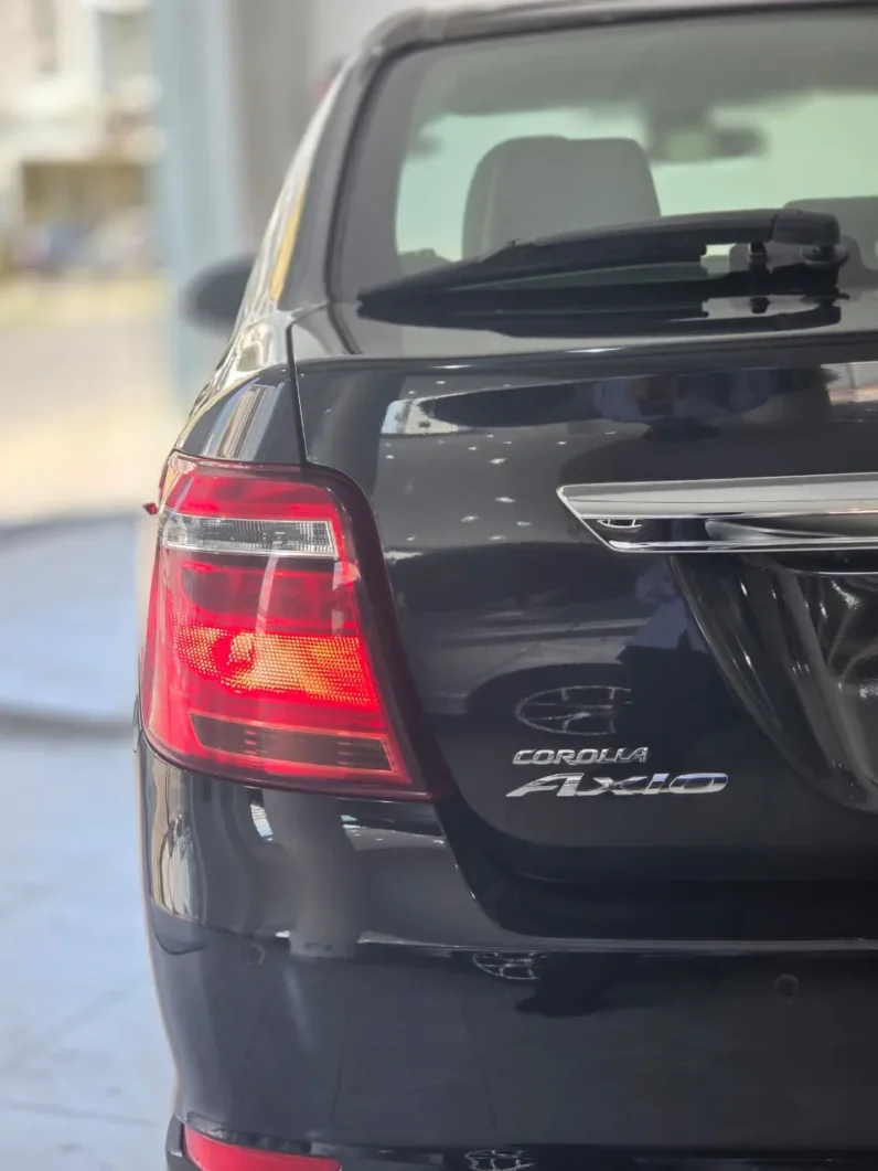 
								Toyota Corolla Axio Hybrid 2019 full									