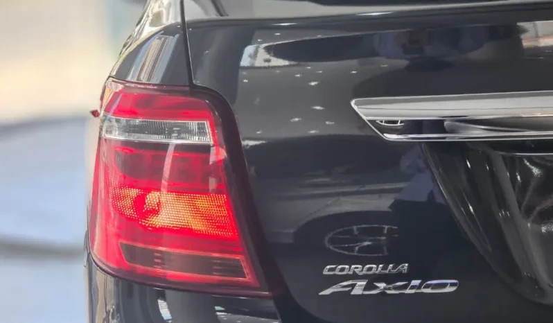 
								Toyota Corolla Axio Hybrid 2019 full									