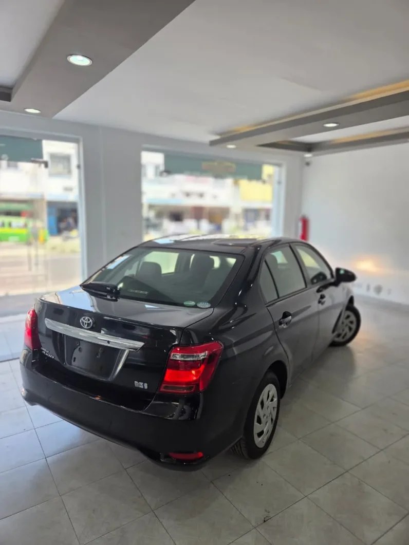 
								Toyota Corolla Axio Hybrid 2019 full									