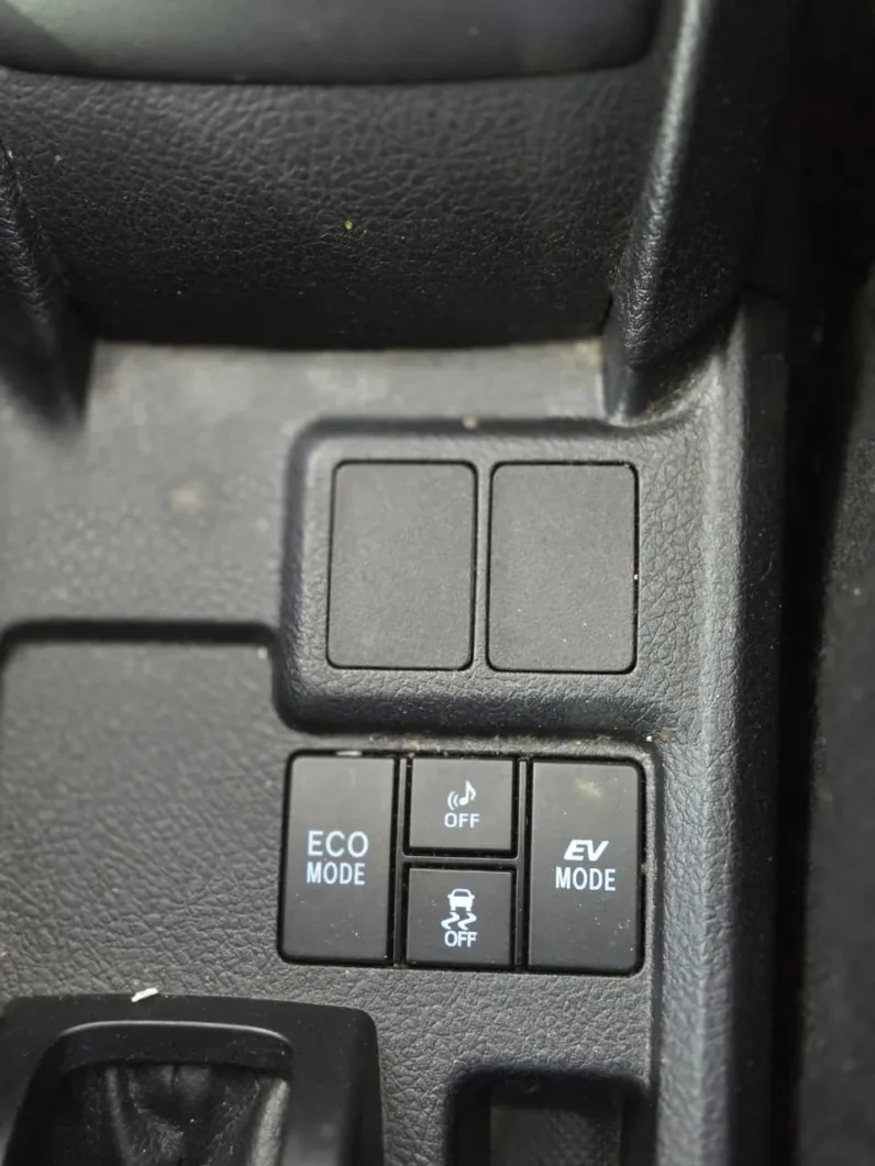 
								Toyota Corolla Axio Hybrid 2019 full									