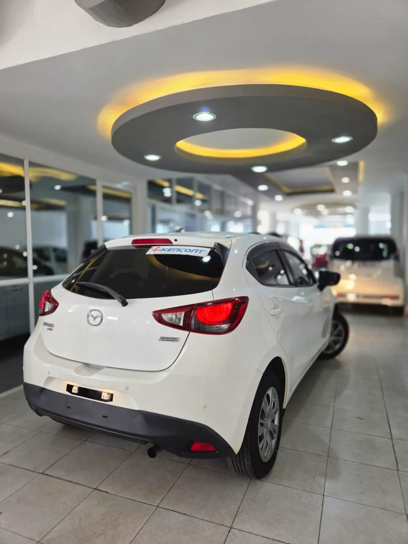 
								Mazda Demio AWD 2018 Petrol 1300cc full									
