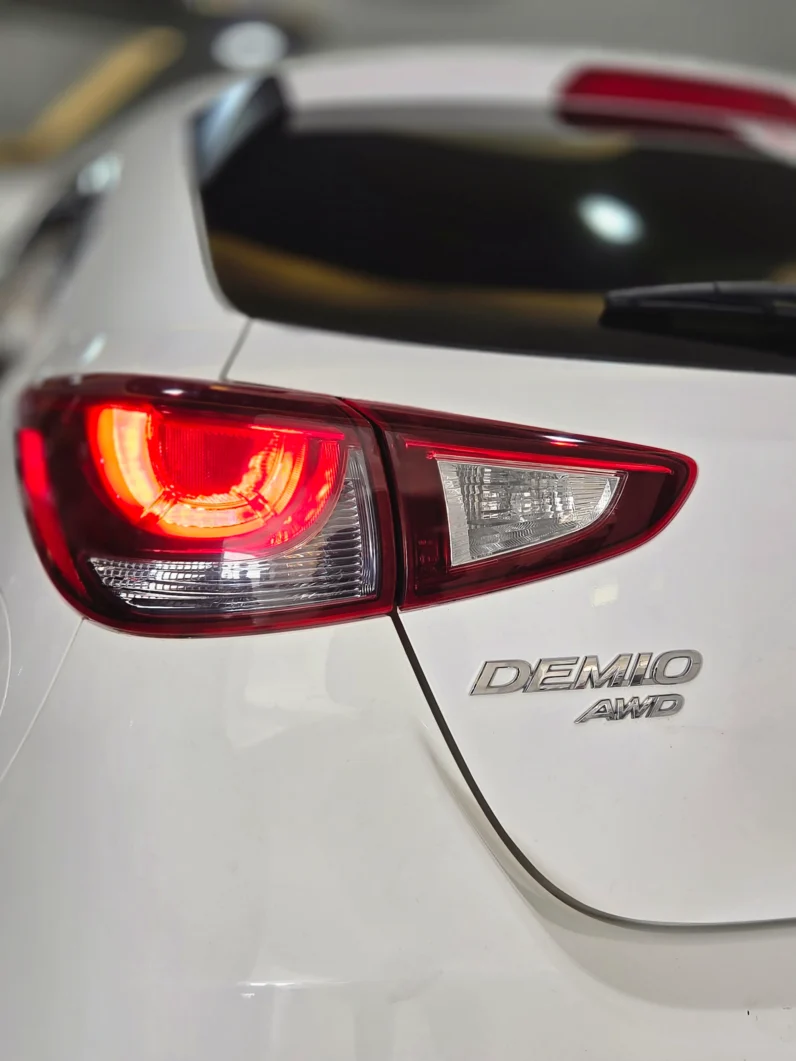 
								Mazda Demio AWD 2018 Petrol 1300cc full									