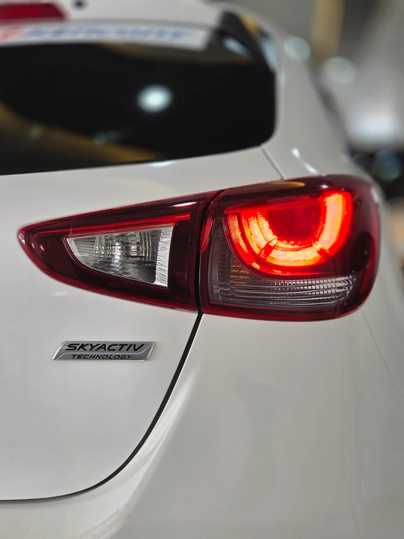 
								Mazda Demio AWD 2018 Petrol 1300cc full									