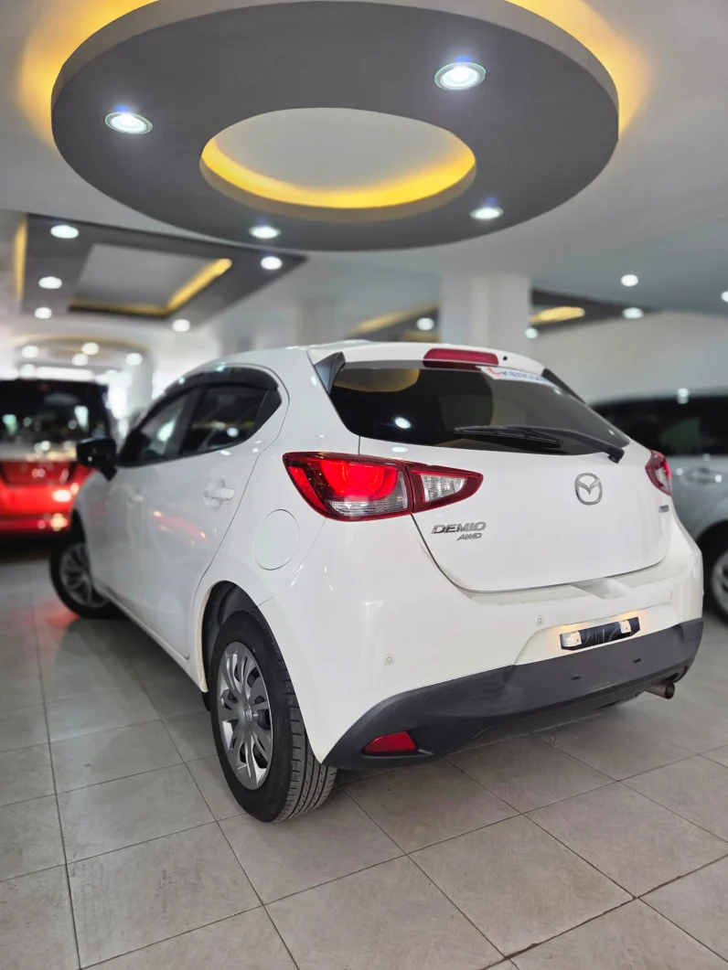 
								Mazda Demio AWD 2018 Petrol 1300cc full									