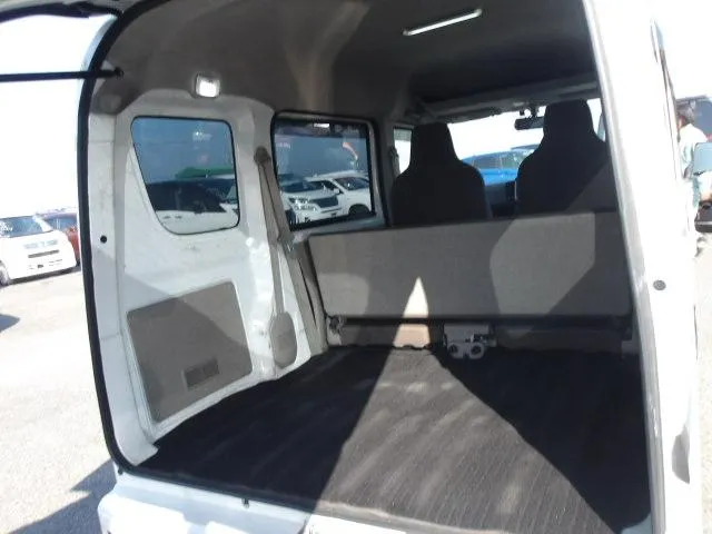 Wide-open cargo space of the white Suzuki Every 2019, showcasing its 350kg load capacity and flat floor.