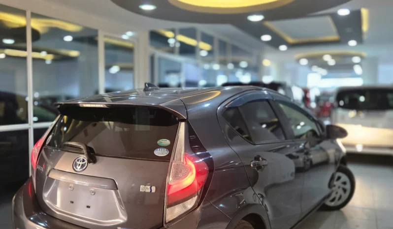 
								Toyota Aqua Hybrid 2018 full									