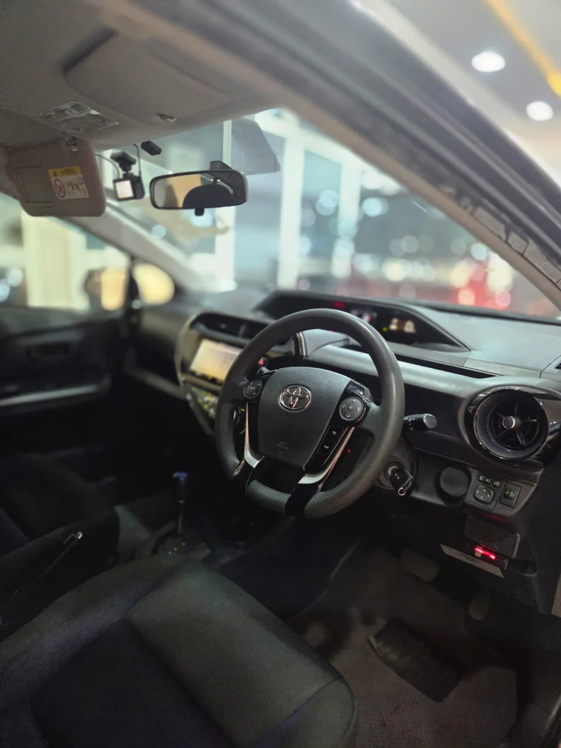 
								Toyota Aqua Hybrid 2018 full									