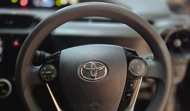 
								Toyota Aqua Hybrid 2018 full									