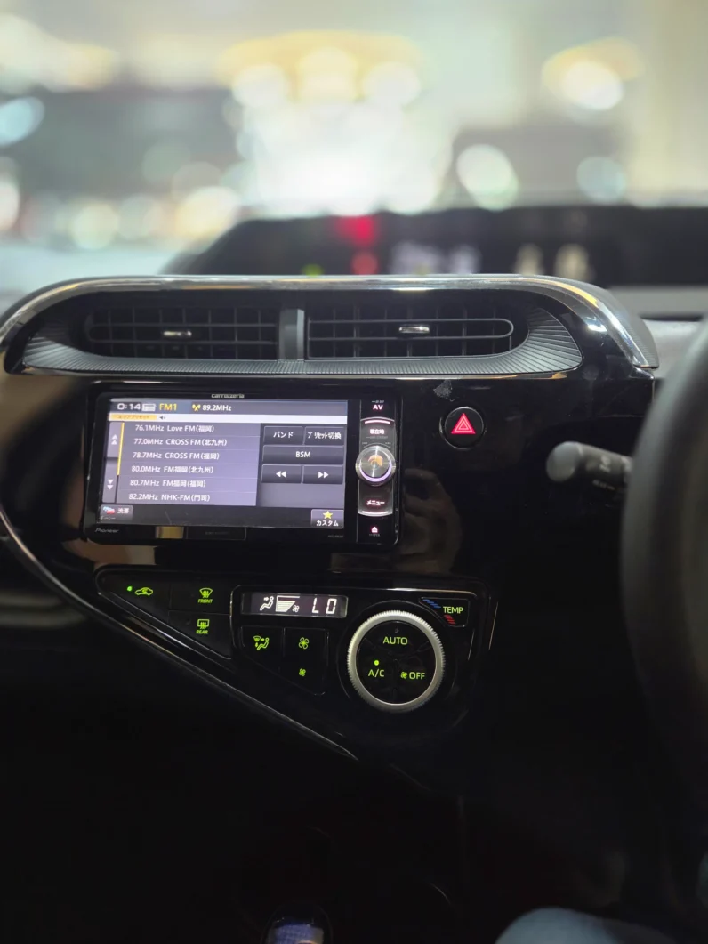 
								Toyota Aqua Hybrid 2018 full									