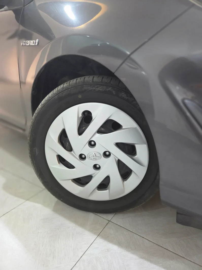 
								Toyota Aqua Hybrid 2018 full									