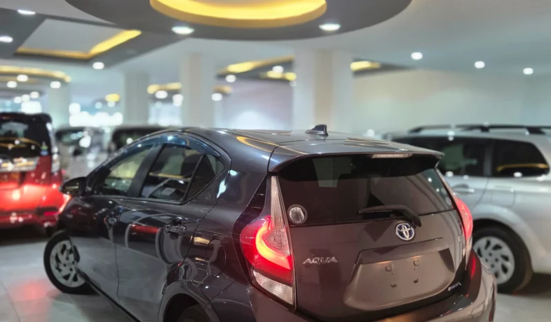 
								Toyota Aqua Hybrid 2018 full									