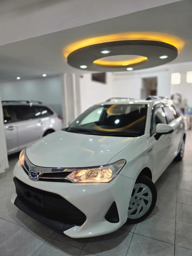 
								Toyota Corolla Fielder Hybrid 2018 full									
