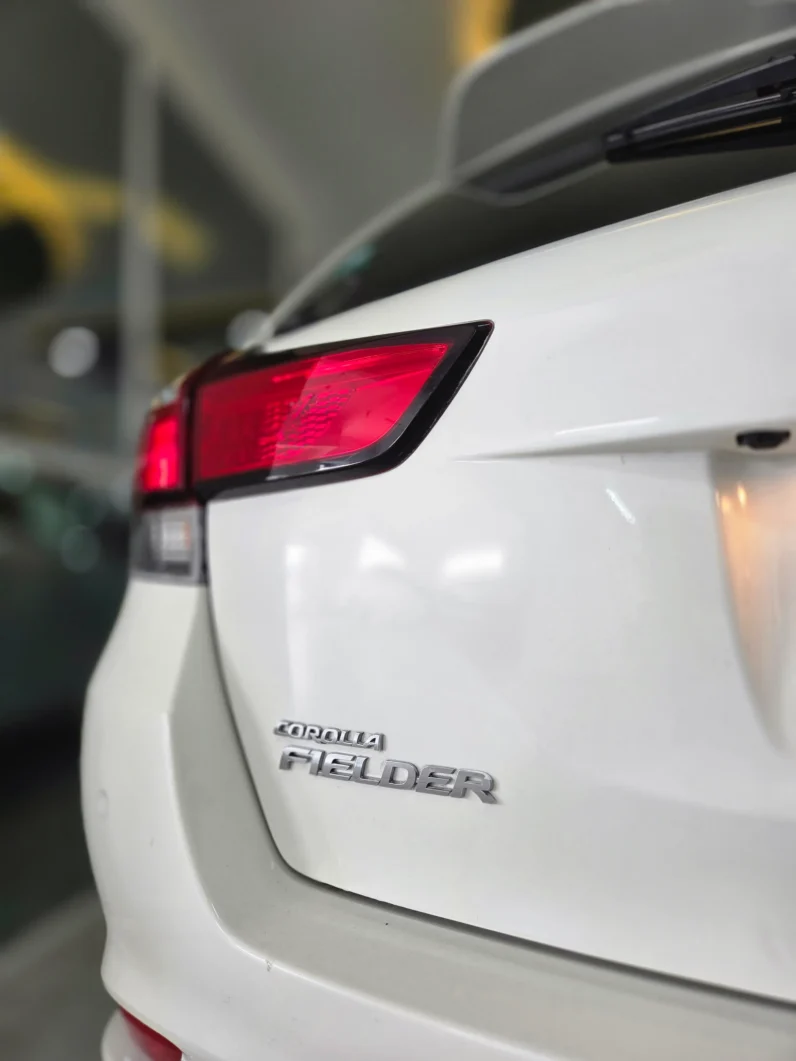 
								Toyota Corolla Fielder Hybrid 2018 full									