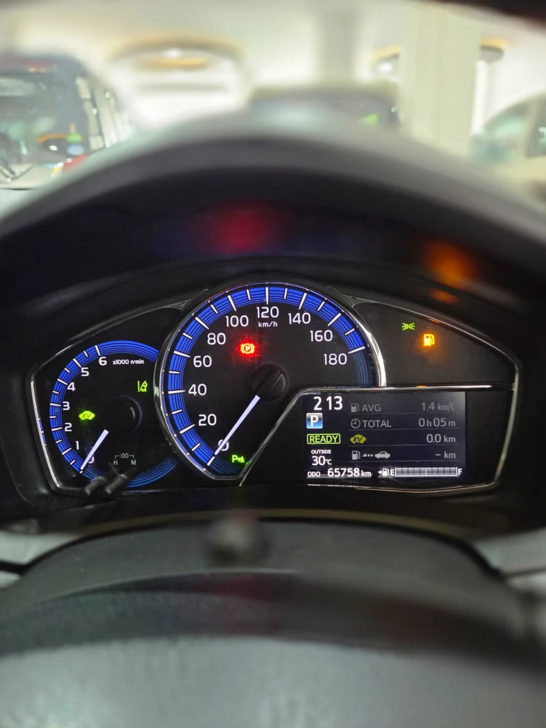 
								Toyota Corolla Fielder Hybrid 2018 full									