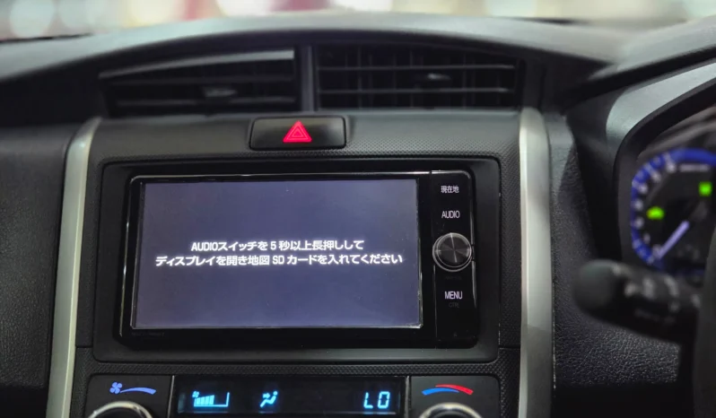 
								Toyota Corolla Fielder Hybrid 2018 full									