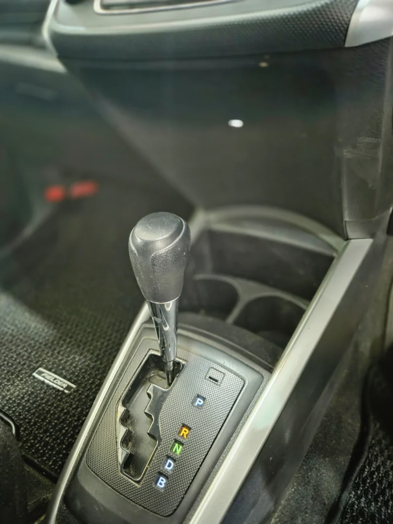 
								Toyota Corolla Fielder Hybrid 2018 full									