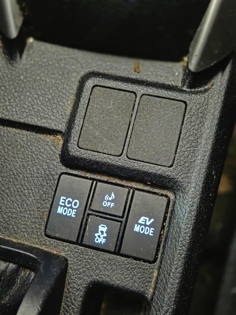 
								Toyota Corolla Fielder Hybrid 2018 full									