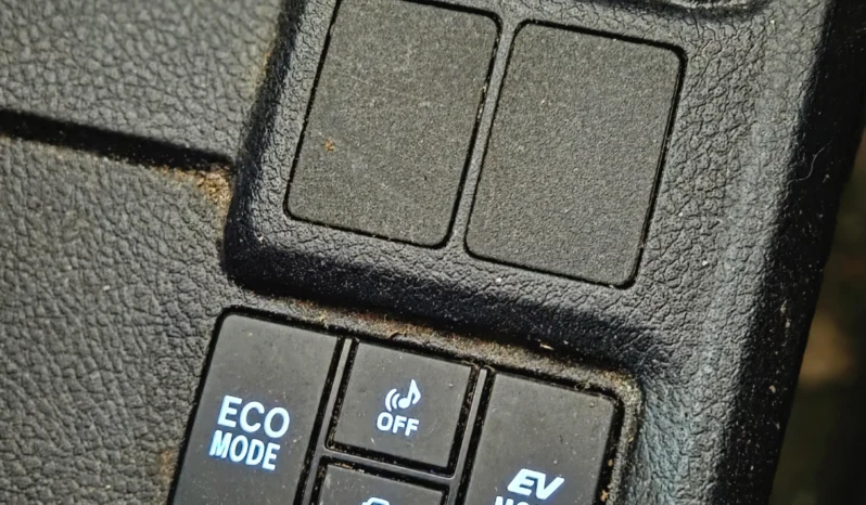 
								Toyota Corolla Fielder Hybrid 2018 full									