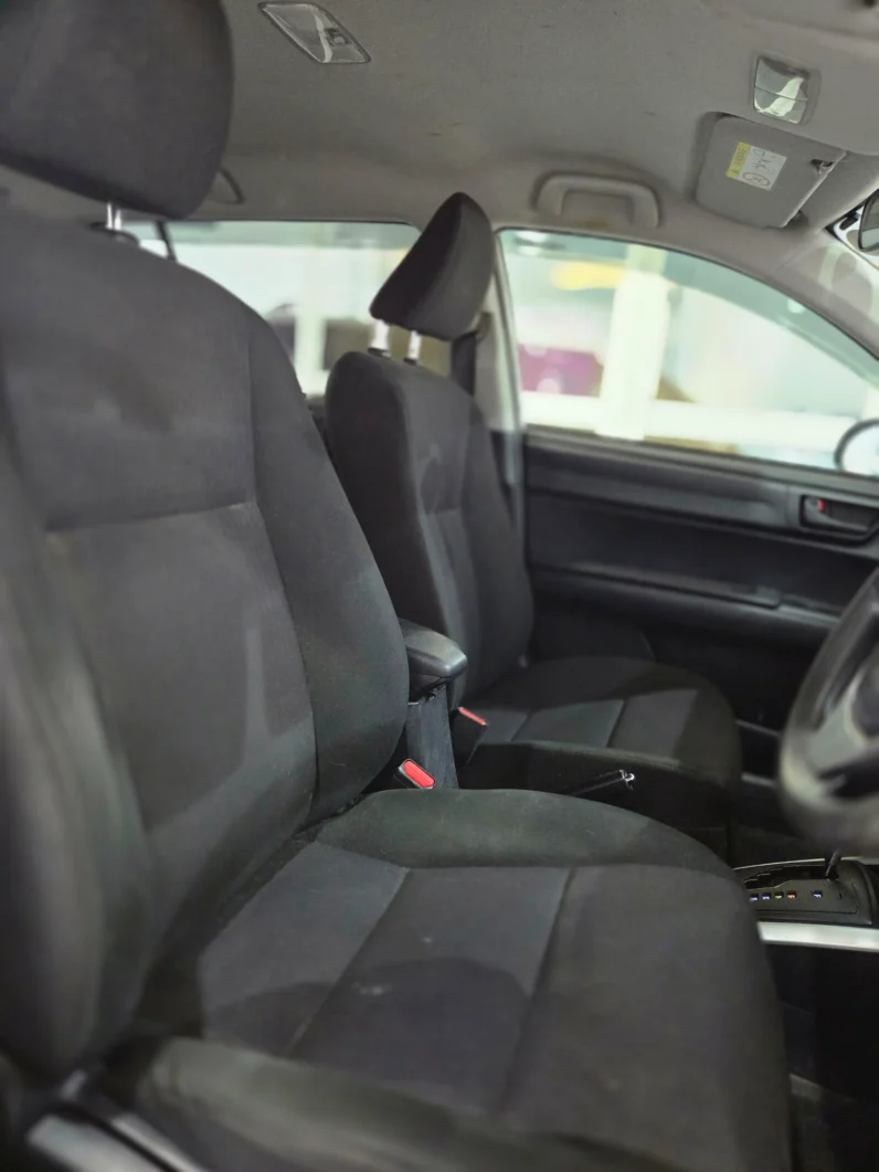 
								Toyota Corolla Fielder Hybrid 2018 full									