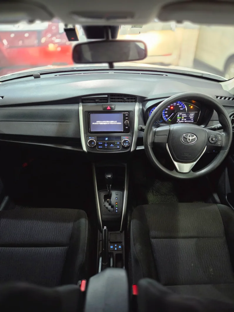 
								Toyota Corolla Fielder Hybrid 2018 full									