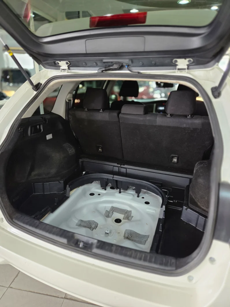 
								Toyota Corolla Fielder Hybrid 2018 full									