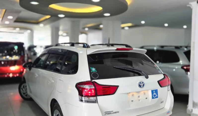 
								Toyota Corolla Fielder Hybrid 2018 full									