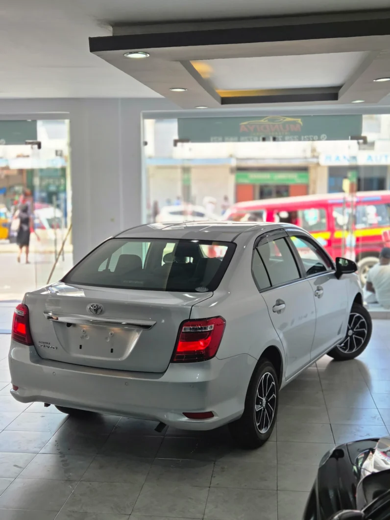 
								Toyota Corolla Axio 2019 Non Hybrid full									