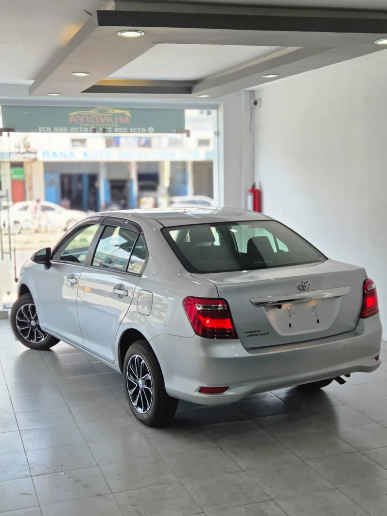 
								Toyota Corolla Axio 2019 Non Hybrid full									