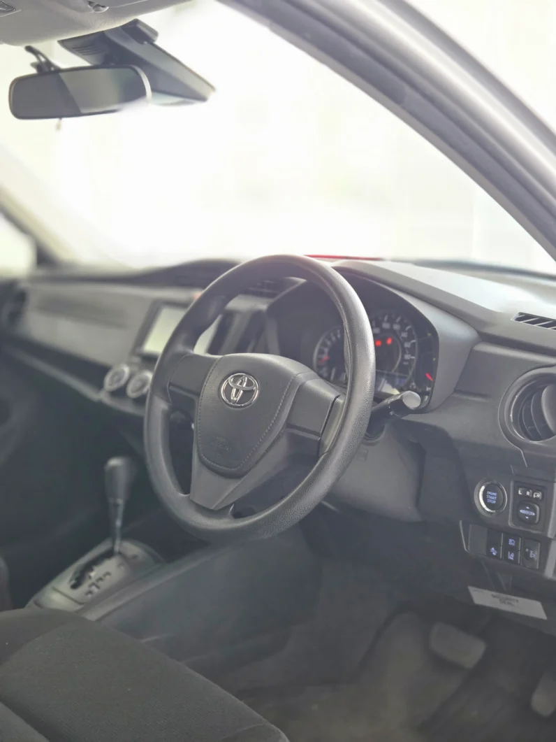
								Toyota Corolla Axio 2019 Non Hybrid full									