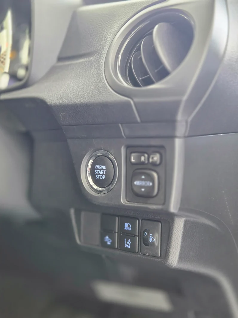 
								Toyota Corolla Axio 2019 Non Hybrid full									