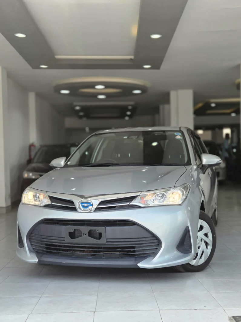 
								Toyota Corolla Fielder Hybrid 2018 full									