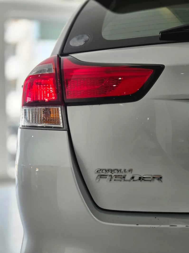 
								Toyota Corolla Fielder Hybrid 2018 full									