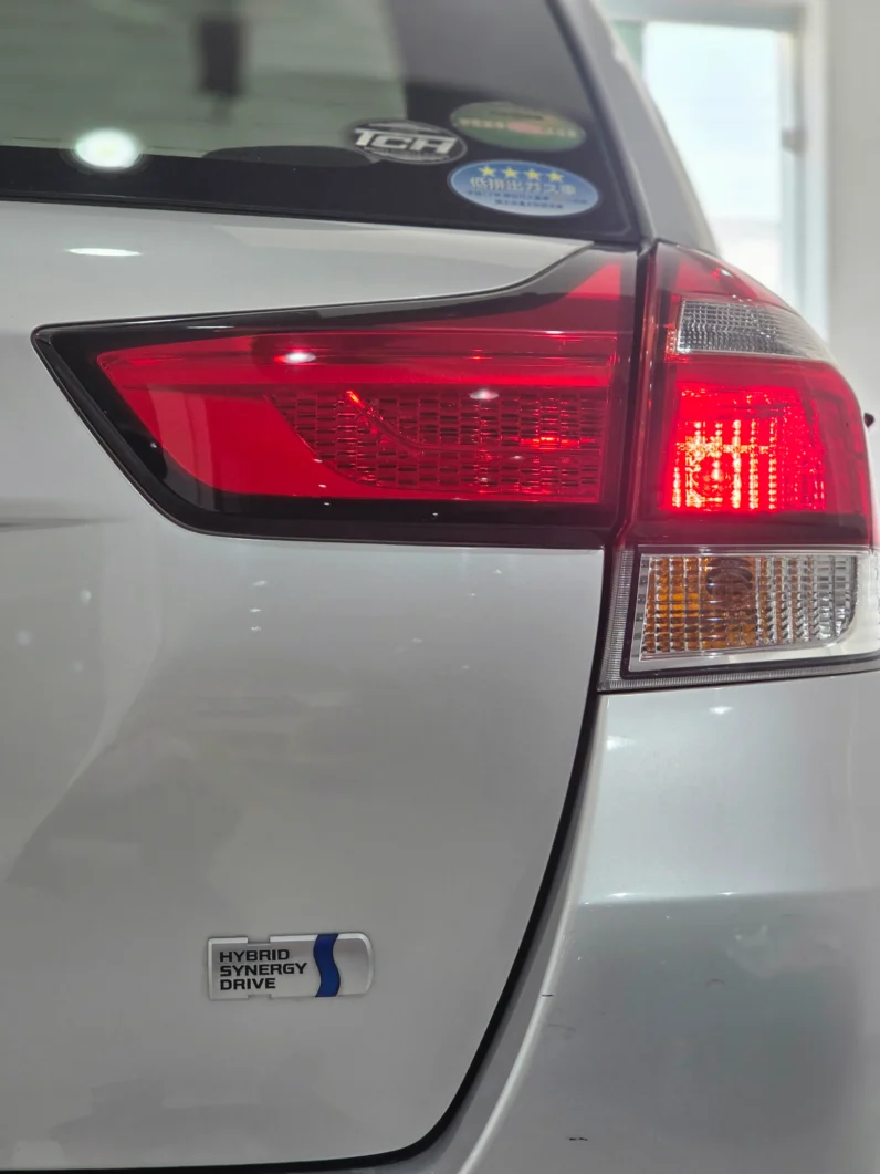 
								Toyota Corolla Fielder Hybrid 2018 full									