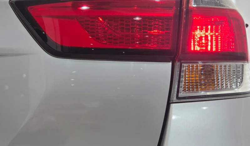 
								Toyota Corolla Fielder Hybrid 2018 full									