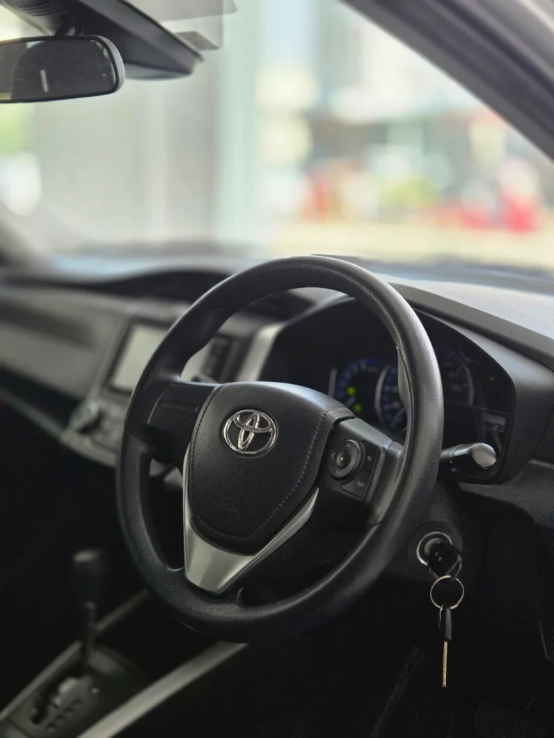 
								Toyota Corolla Fielder Hybrid 2018 full									