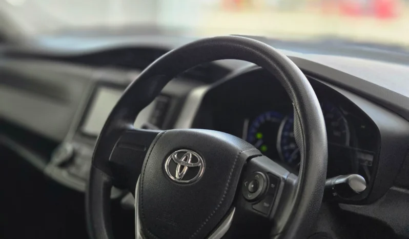 
								Toyota Corolla Fielder Hybrid 2018 full									